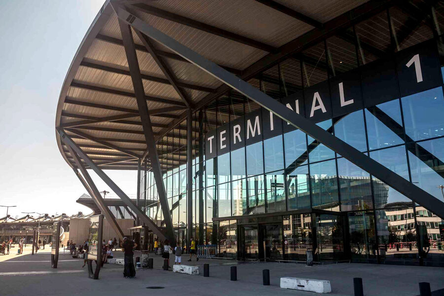 Transfert Taxi TL VIP à l'aéroport de Lyon Saint-Exupéry
