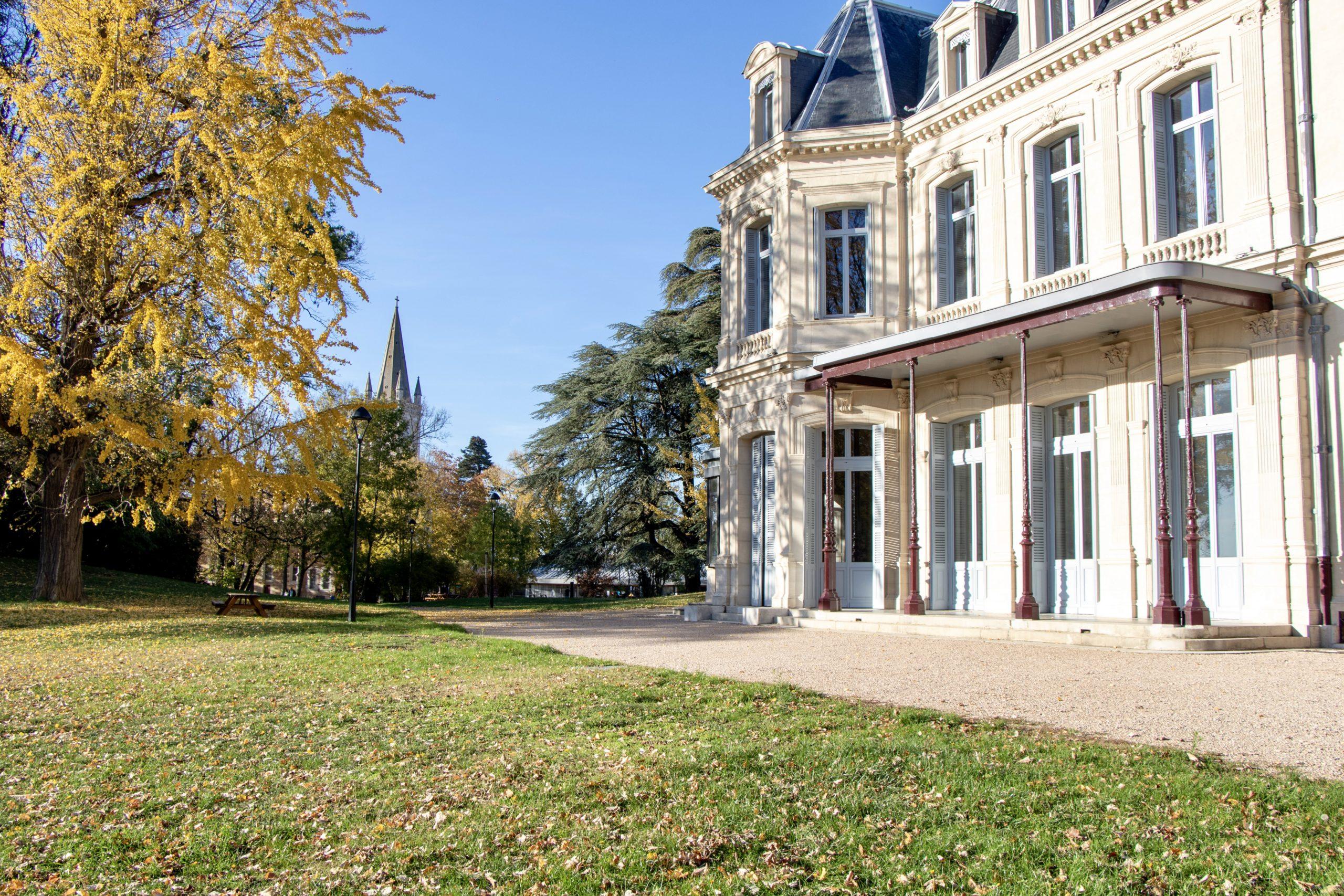 Église Saint-Pierre de Cailloux-sur-Fontaines illustration