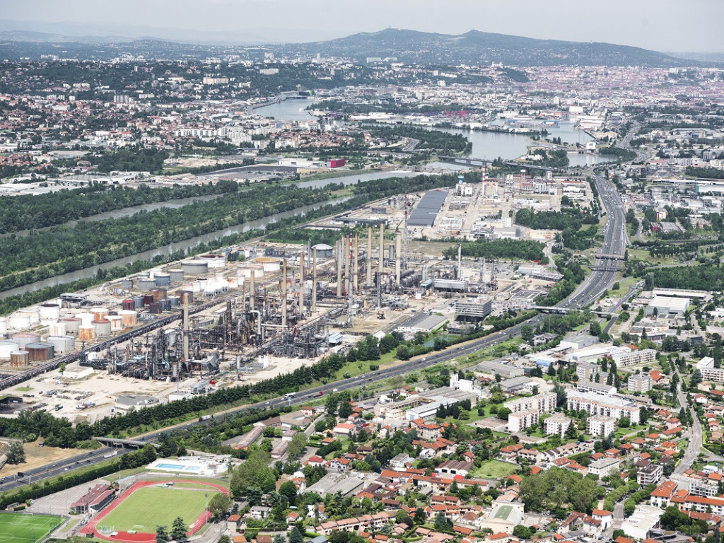 Aerial view of Feyzin illustration