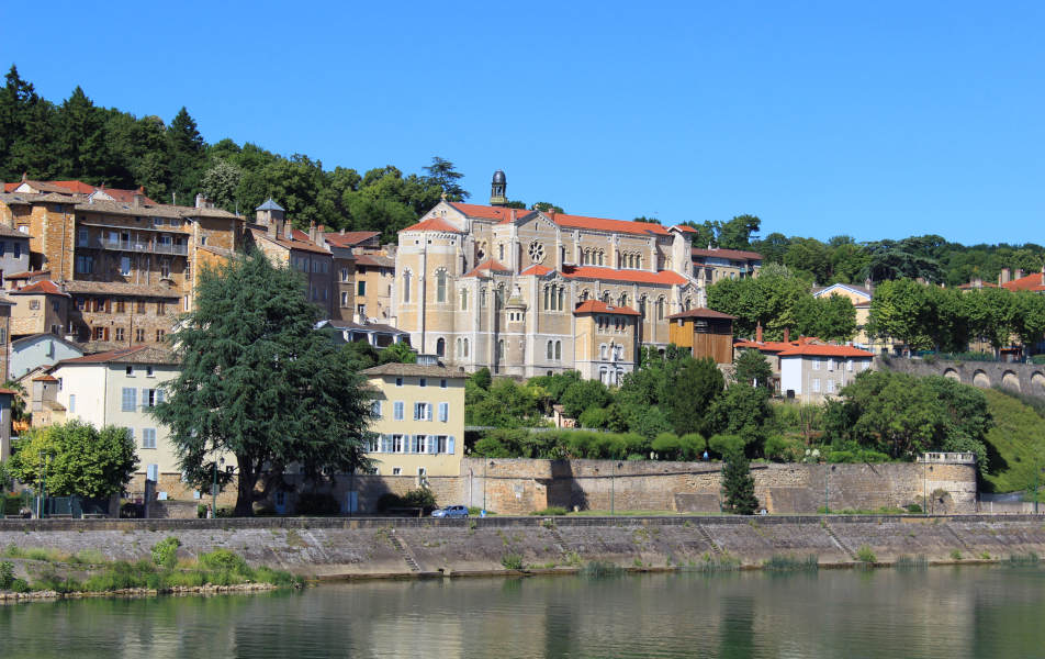 Vue panoramique sur la vallée de la Saône depuis Montanay illustration